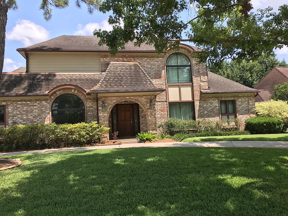 2nd image of 1422 E Brooklake Dr