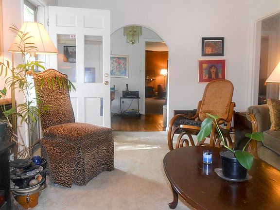 4th image of 2737 Jones Ave