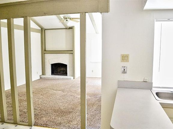 3rd image of 601 Stroud Ln