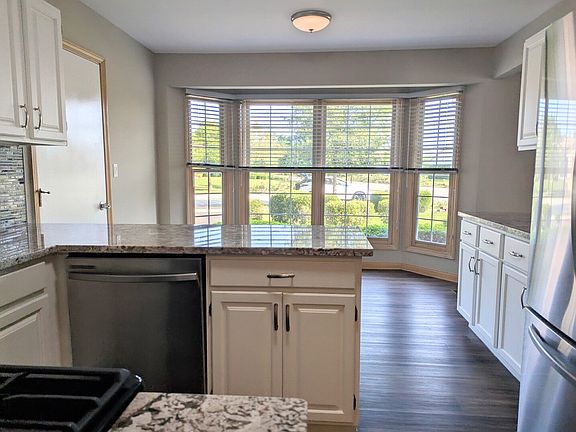 5th image of 9841 Cambridge Dr