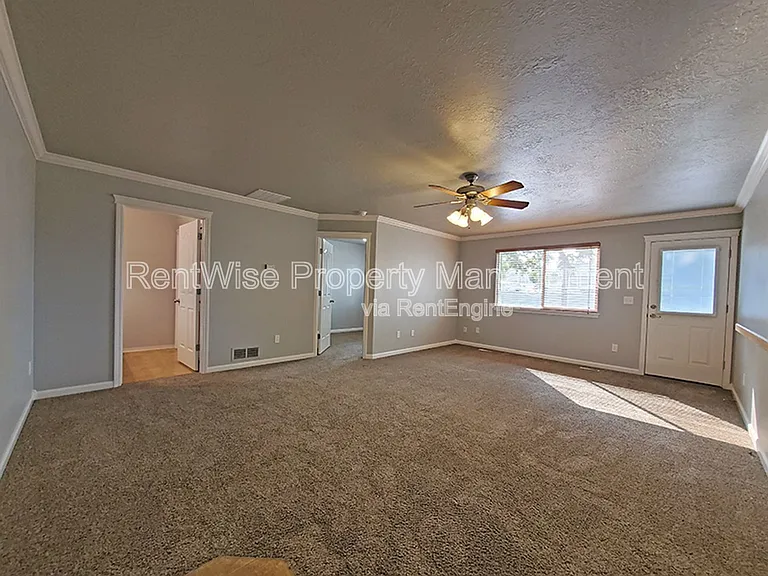 575 W Elias St — Photo 9