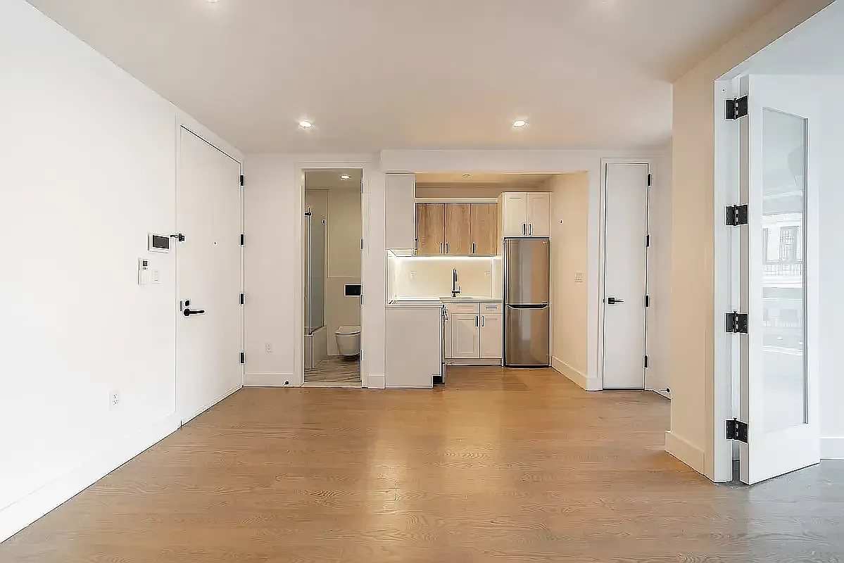 Building Photo - 282 E 32nd St #2D