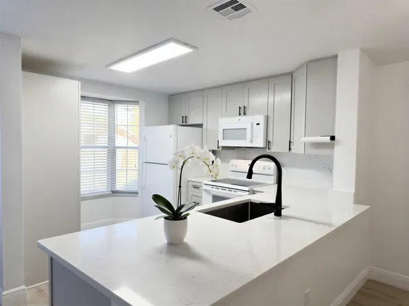 153 SW 3rd St, Pompano Beach, FL 33060