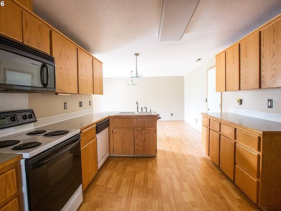 5th image of 16313 NE 80th St