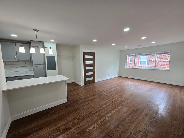6305 Englewood Ave #4 — Photo 7
