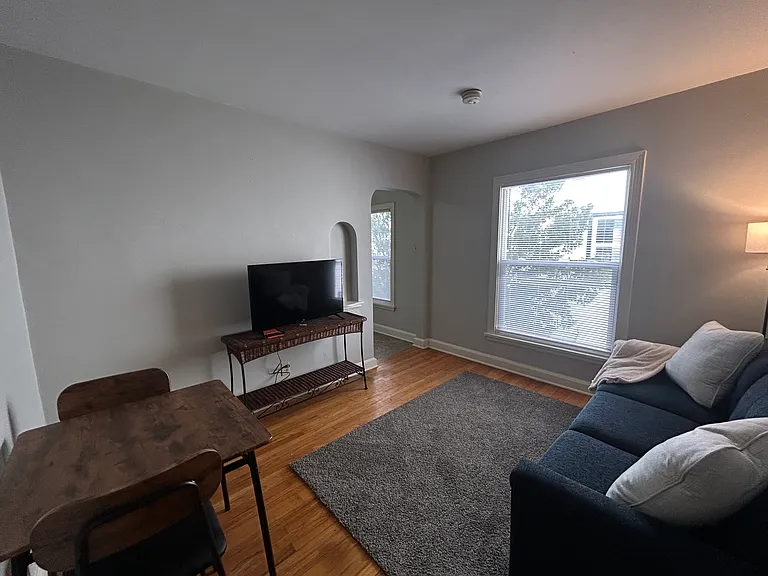 1746 B Ave NE — Photo 3