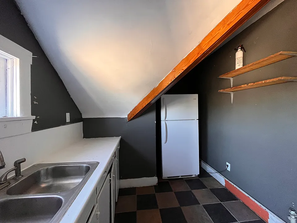 512 E Sherman St #4