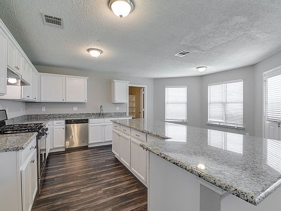 5th image of 7107 Lake Jackson Dr