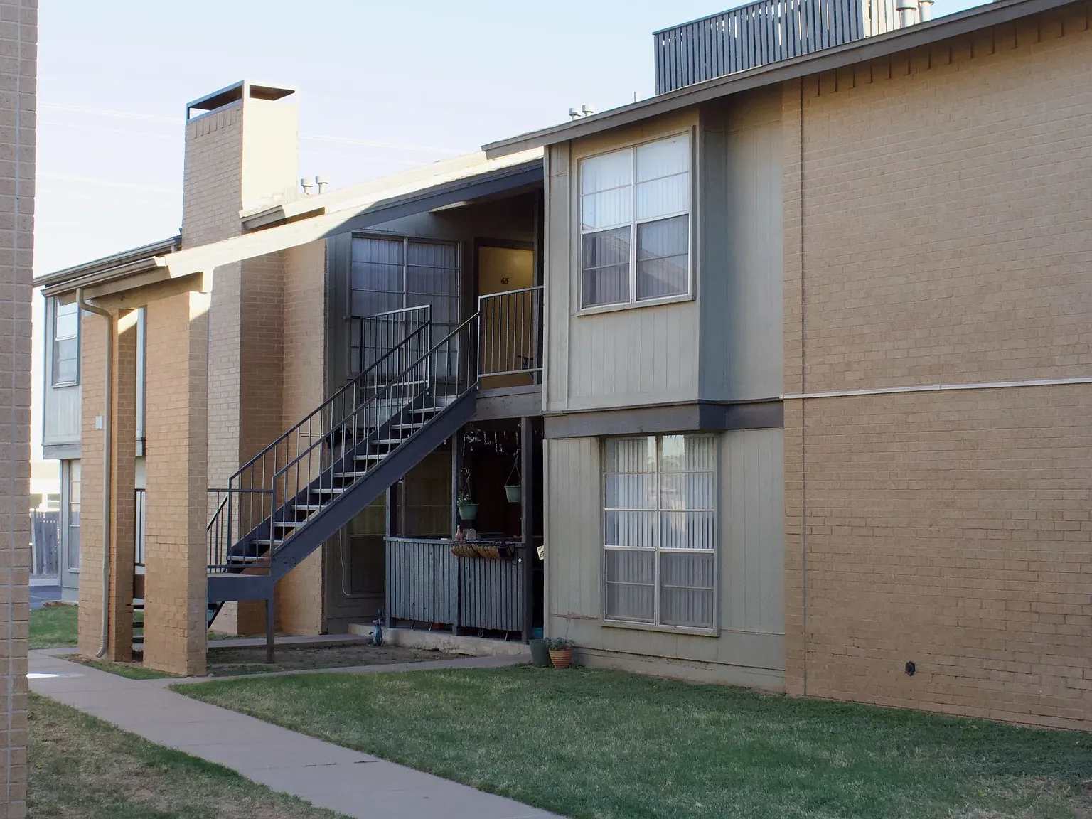 Southgate Apartments — Photo 3