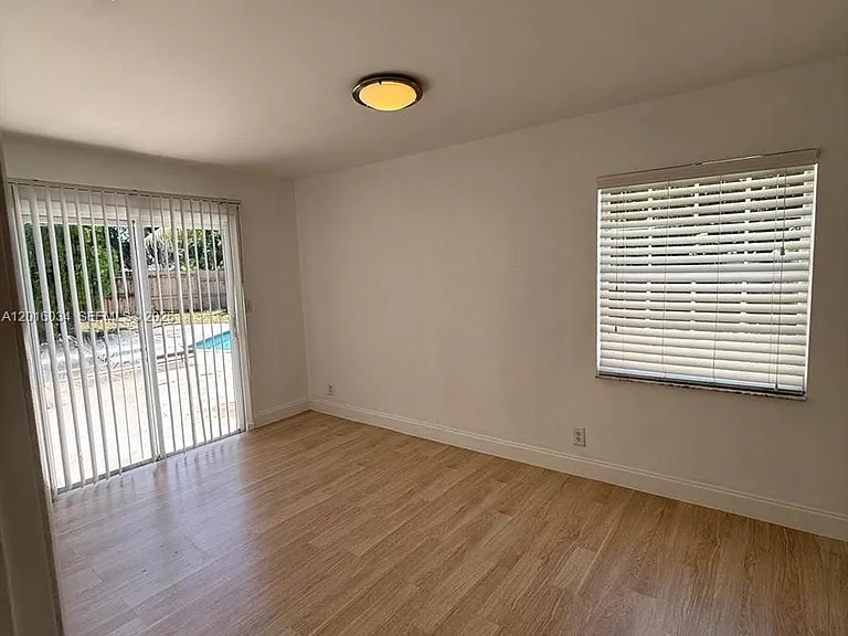 11143 Model Cir E — Photo 8