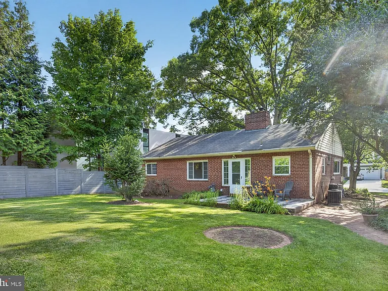 7803 Marbury Rd — Photo 24