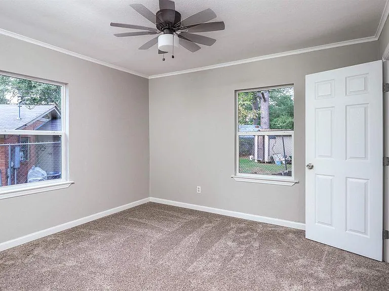 904 Skyview Dr — Photo 12
