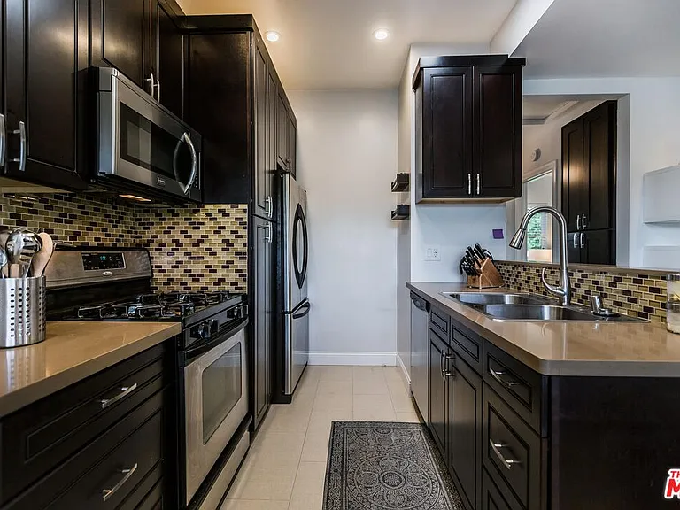 4409 Irvine Ave — Photo 10