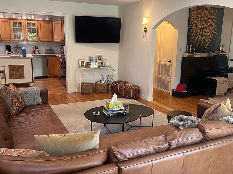 211 E 33rd Pl — Photo 21