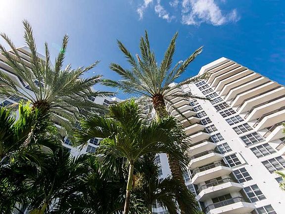 3rd image of 3600 Mystic Pointe Dr Ph 5