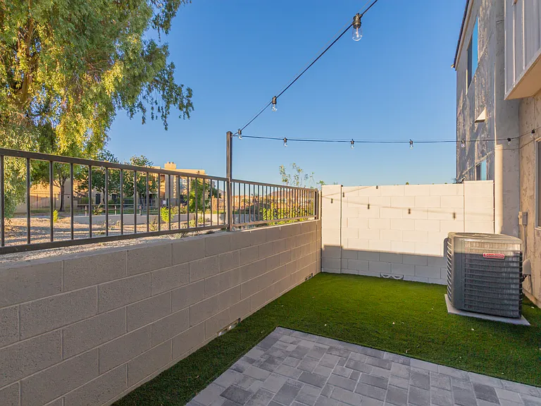 2134 W Harmont Dr — Photo 61
