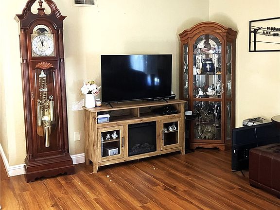 5th image of 1122 S Dover Cir