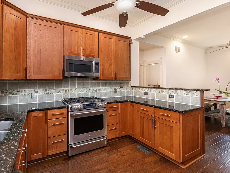 1502 Woodlawn Ave — Photo 36