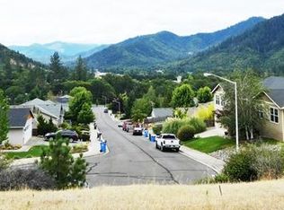 512 Cypress Ave, Rogue River, OR
