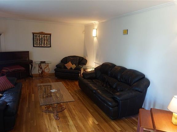 3rd image of 59 Chestnut Hill Ln S