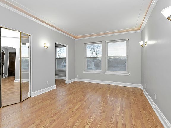 5th image of 2324 W 111th St #306
