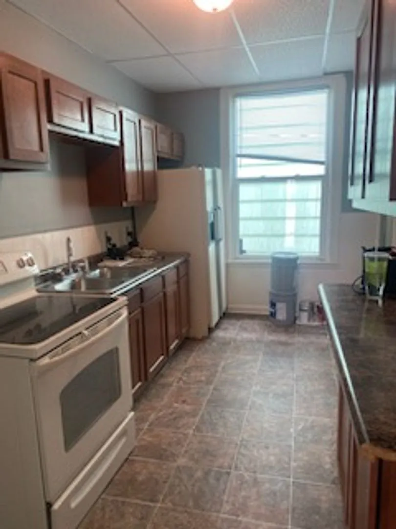 Duluth, MN - 4 Bedroom - 1 Bathroom - Close to UMD & CSS — Photo 4