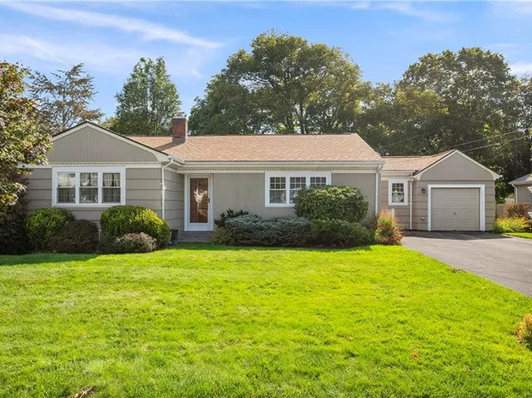 35 Greenfield Rd, Cumberland, RI 02864
