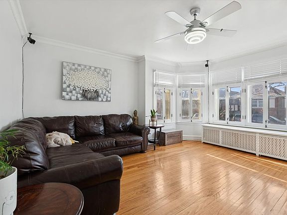 2nd image of 5701 S Maplewood Ave