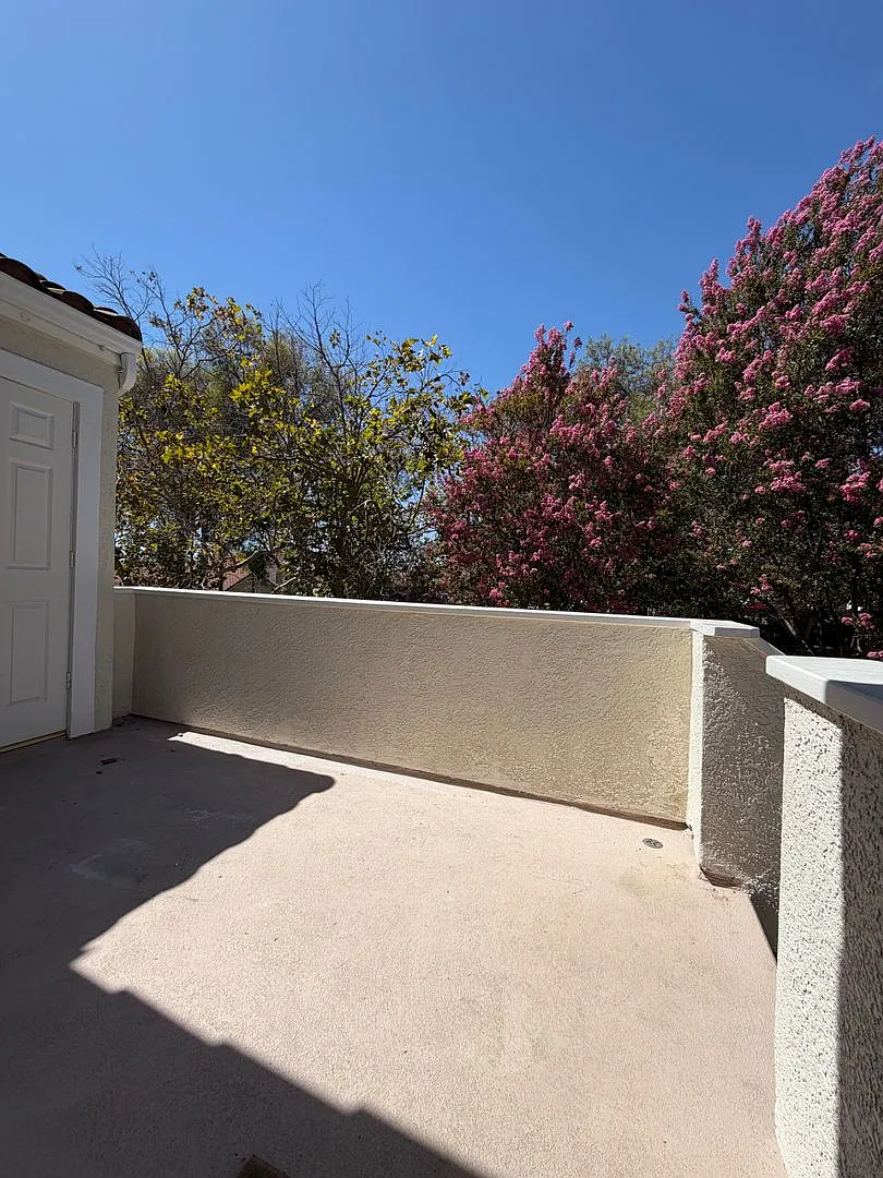 Lovely 1 Bd/1 Bath Upper Level Condo — Photo 4