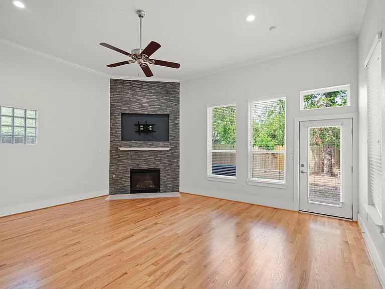 206 Burr St #A — Photo 20