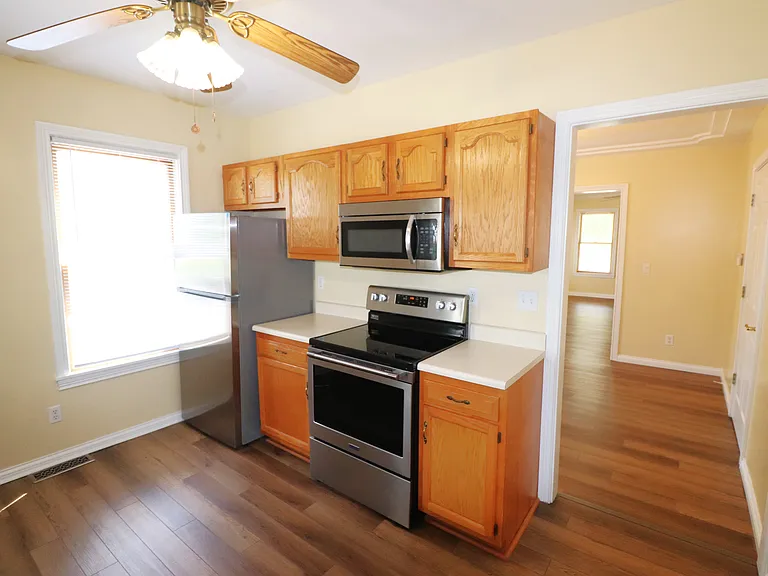 Beautifully Restored Townhouse — Photo 15