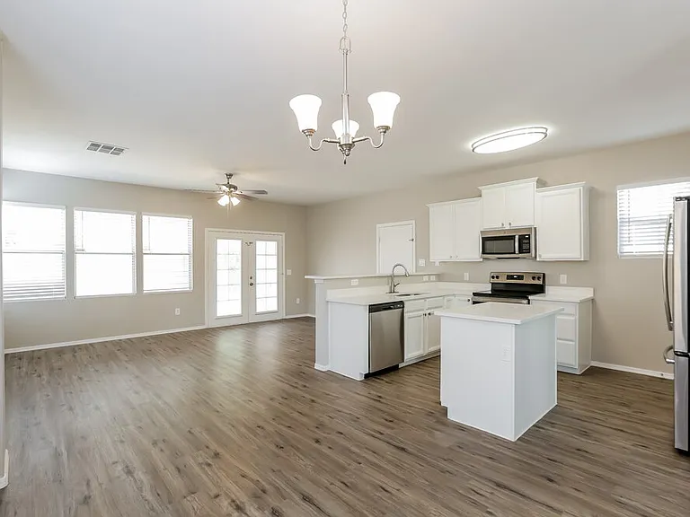 3929 W Irwin Ave — Photo 6