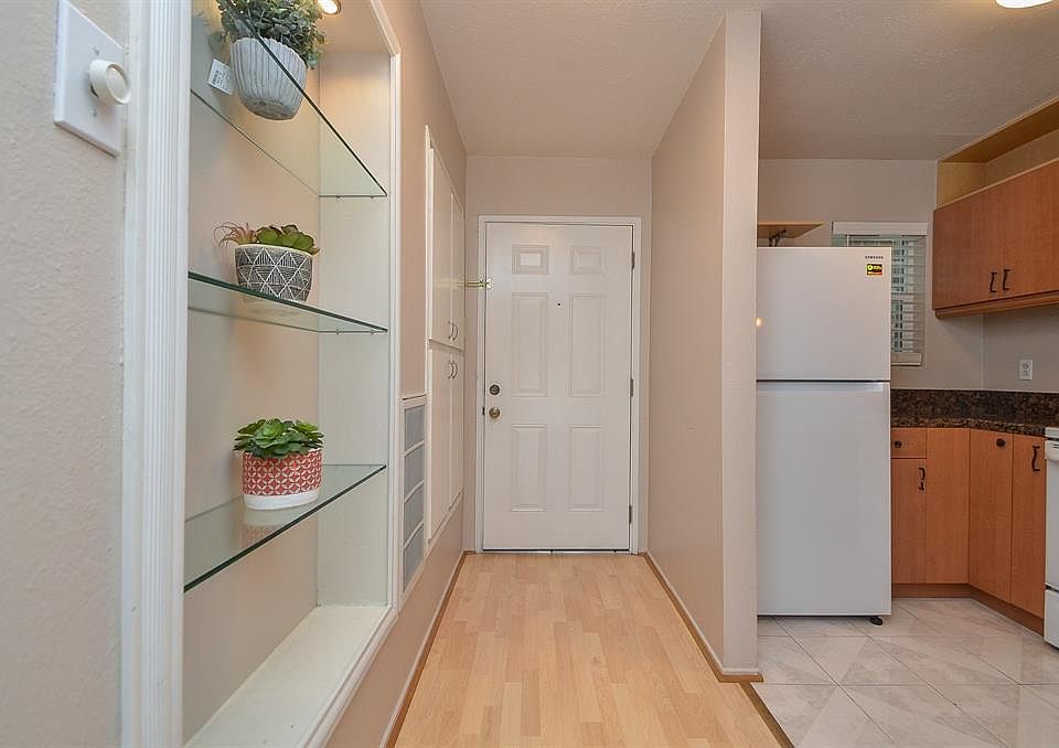 1st image of 3131 Southwest Fwy APT 13