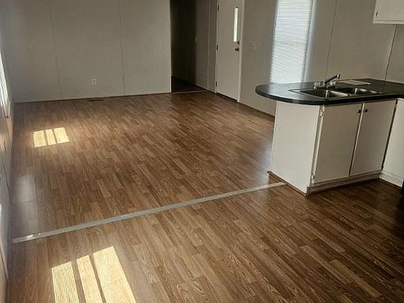 3rd image of 4243 Jennifer Ln