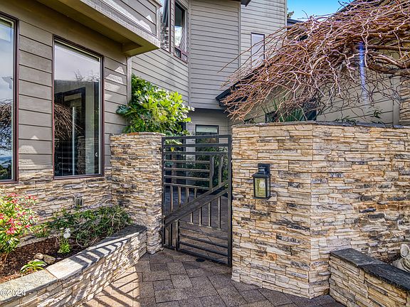 4th image of 193 Sea Crest Ln