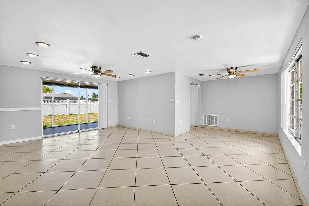 Building Photo - 9335 Sterling Ln