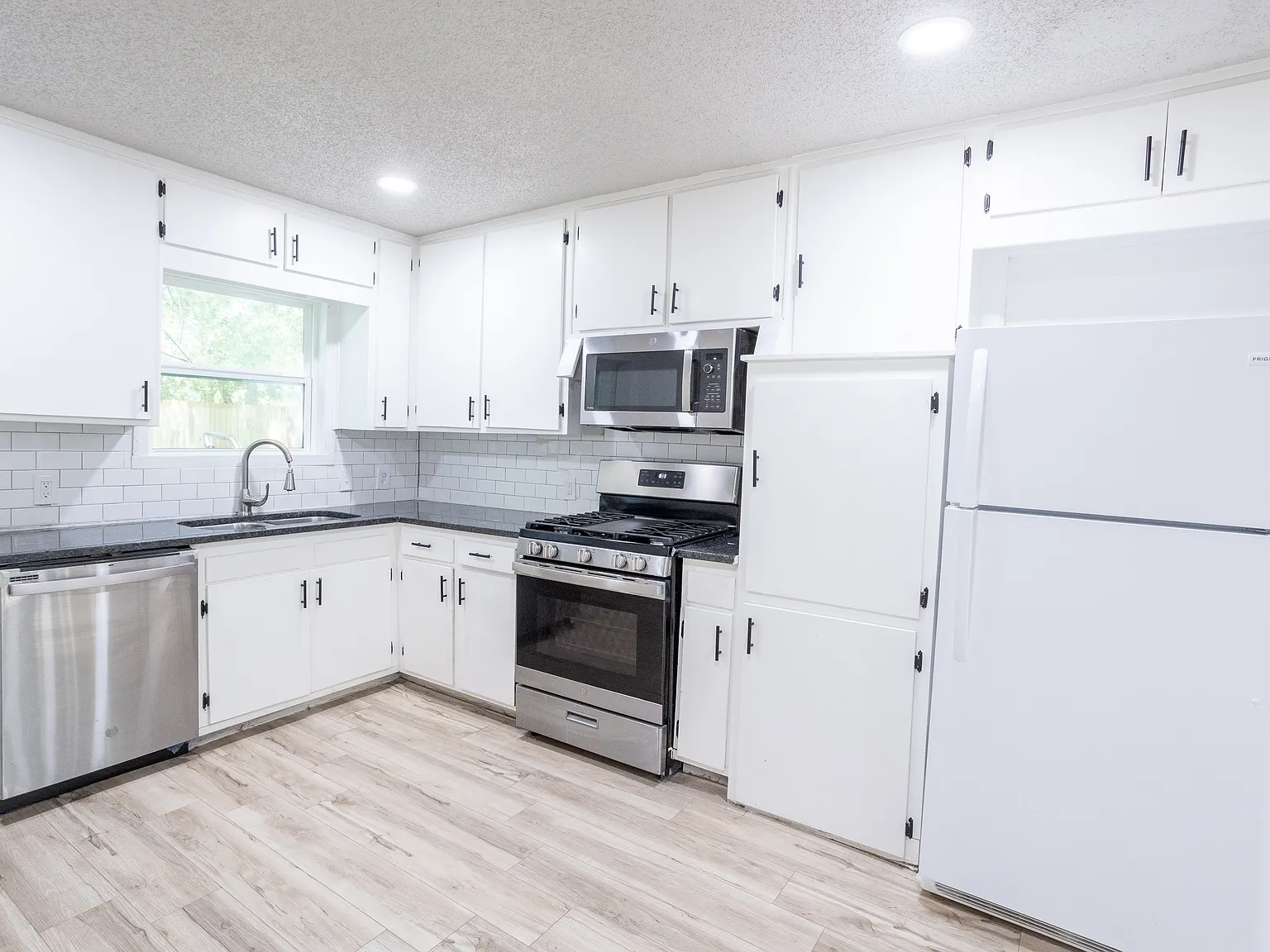 2701 W Bewick St — Photo 4
