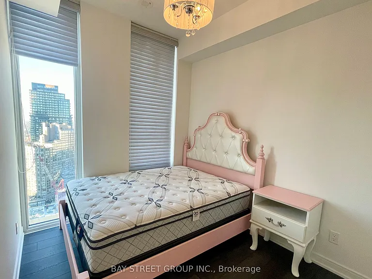 28 Wellesley St E #3202 — Photo 8