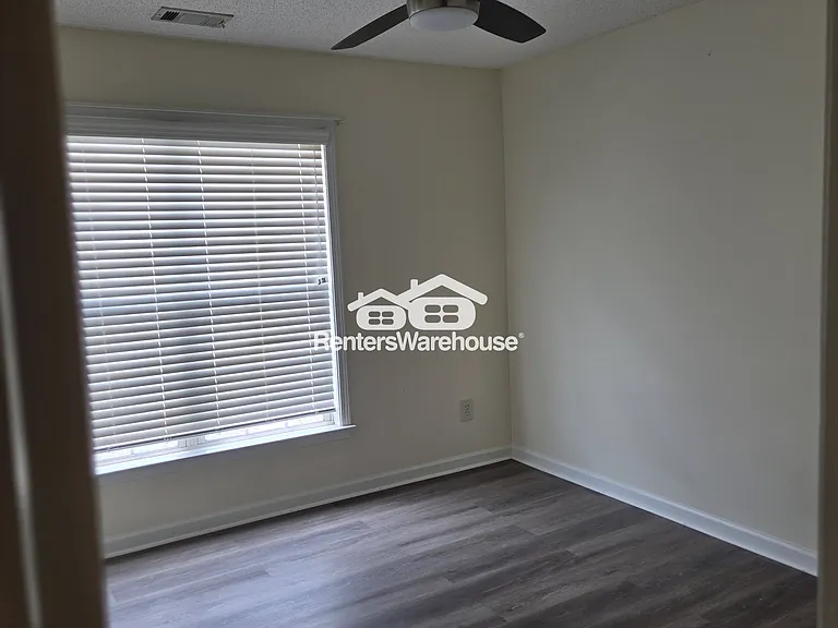 223 Regent Sq — Photo 14