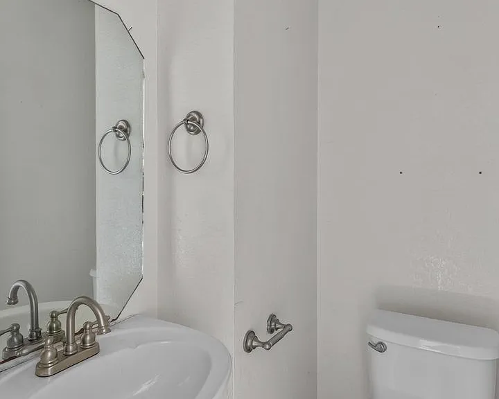 2313 Garrett Dr — Photo 5