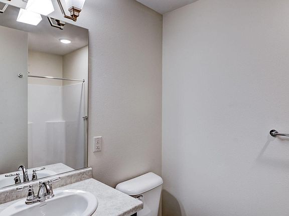 2nd image of 1932 Southridge Ave Unit 2