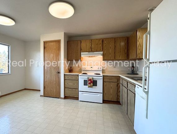 3rd image of 9919 132nd Street Ct E APT D