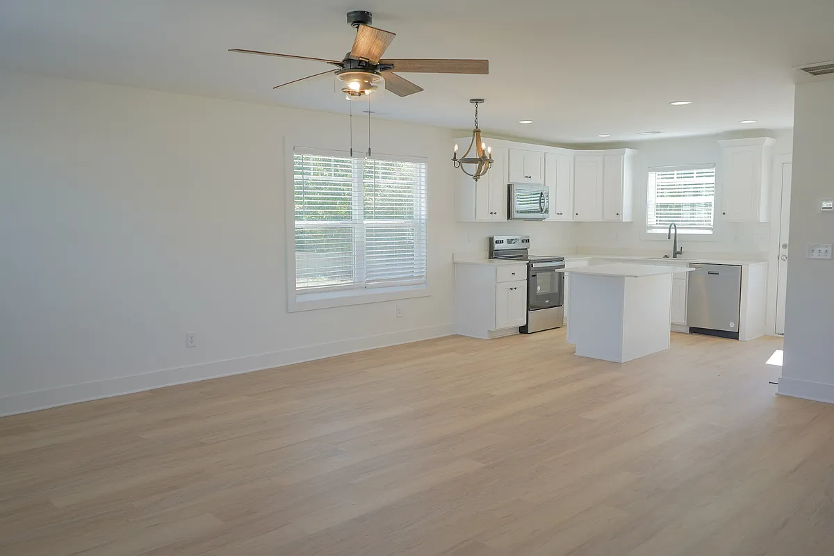Building Photo - 818 Fairview St #B