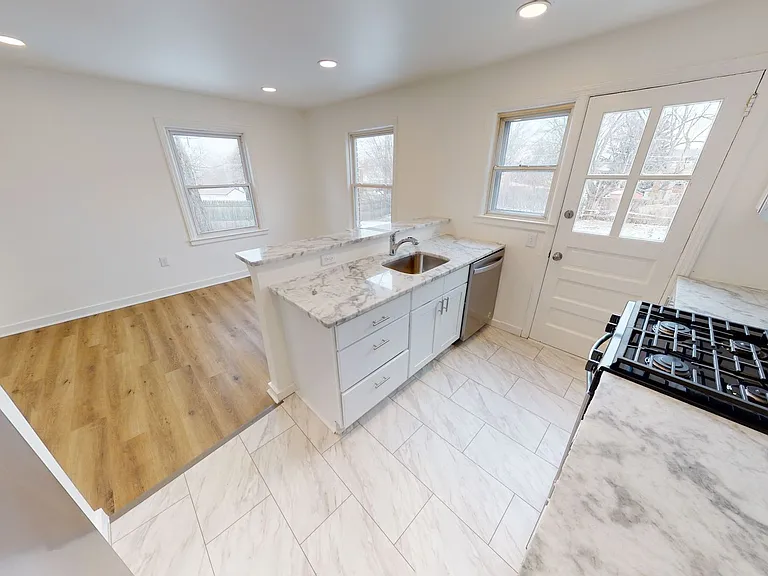 519 Vine St — Photo 3
