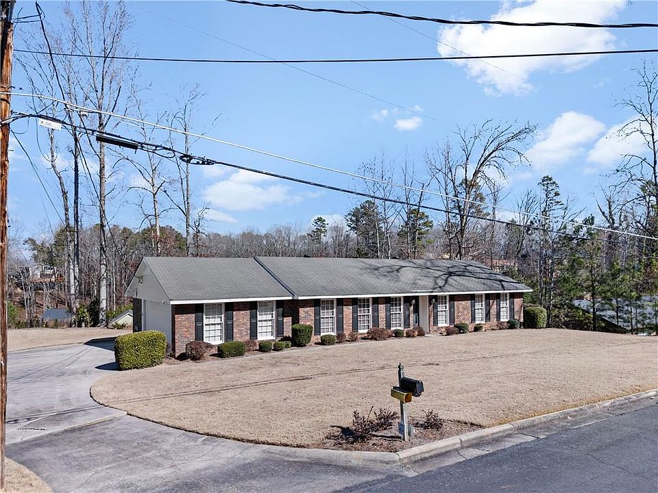 1st image of 112 Thornwood Dr SW