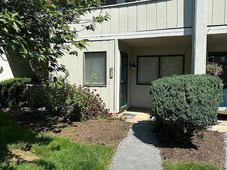 Summit House — Photo 4