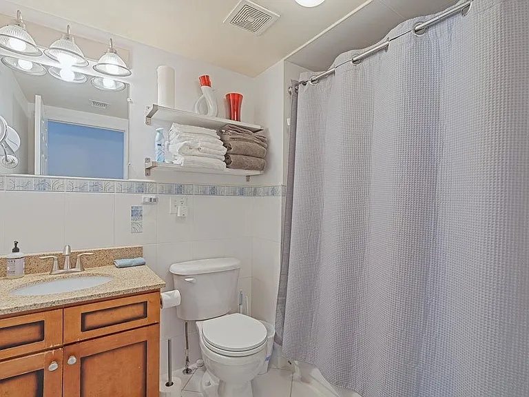 620 38th St #903 — Photo 20