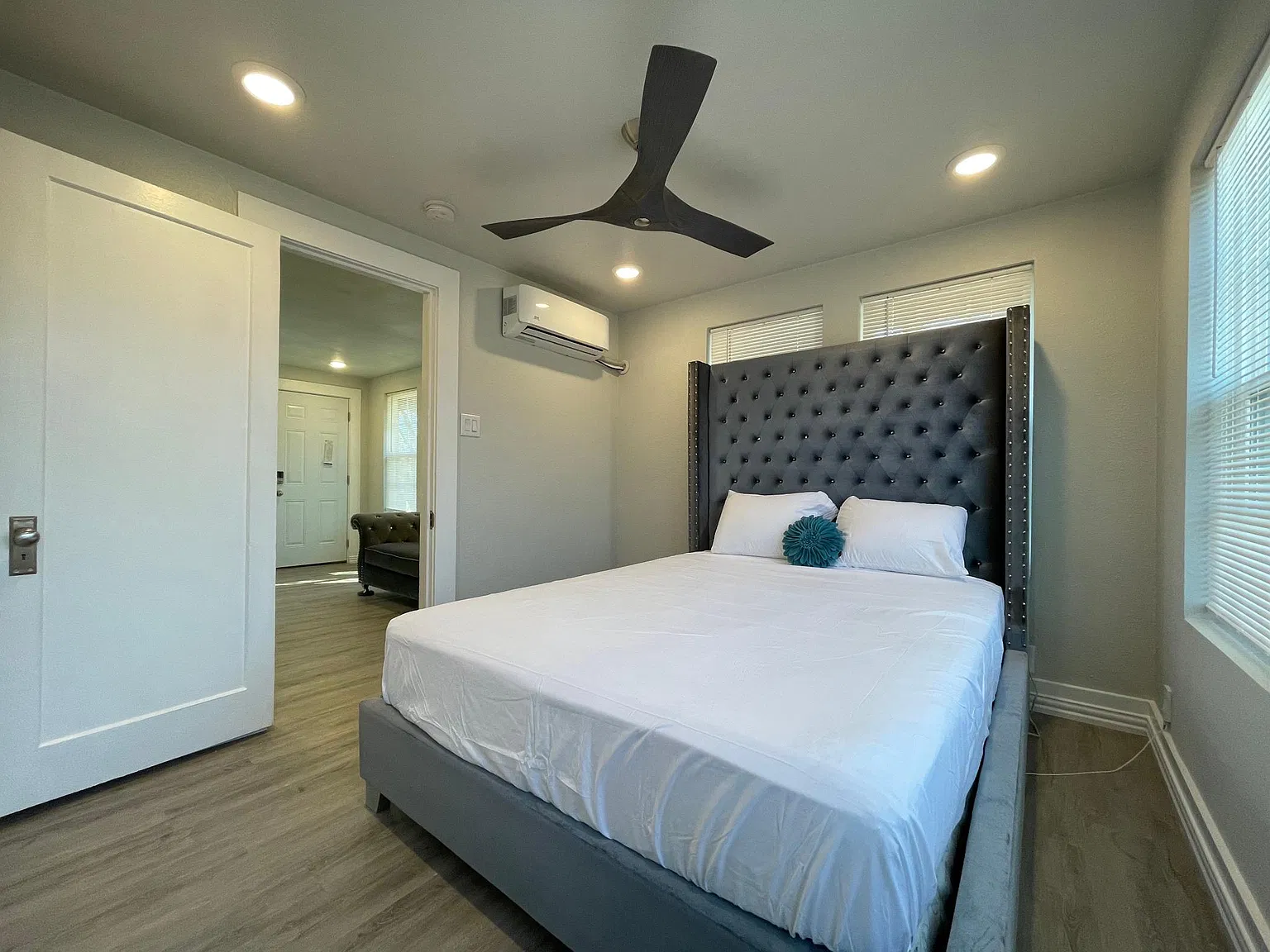 211 E Rogers St — Photo 4