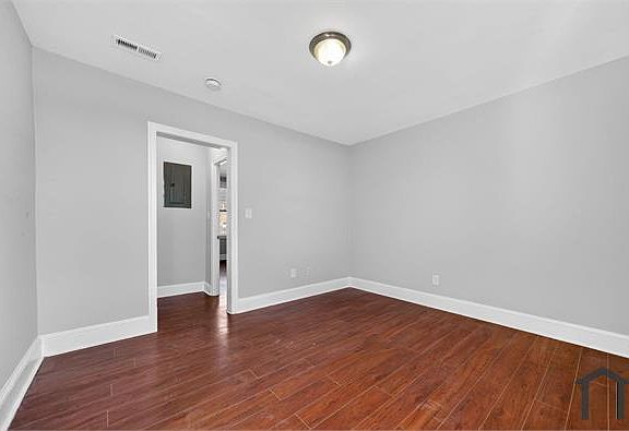 5th image of 1235 Penn St NE APT 2