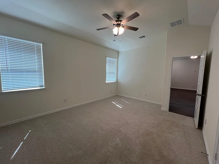 3409 Riverlawn Dr — Photo 8